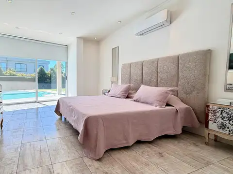 Casa 5 ambientes con 4 baños