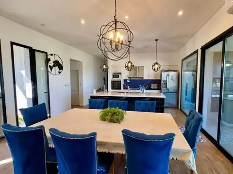 CASA EN VENTA EN CARLOS KEEN 4AMB CON PISCINA TOMA PERMUTA