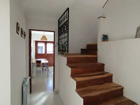HERMOSO CHALET CINCO AMBIENTES - IDEAL VIVIENDA PERMANENTE - TODOS LOS SERVICIOS
