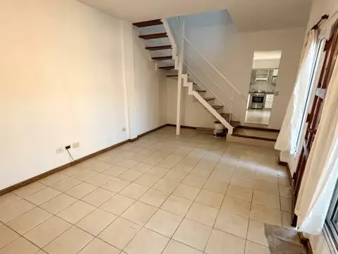 Depto Tipo Casa en Alquiler de 2 ambientes