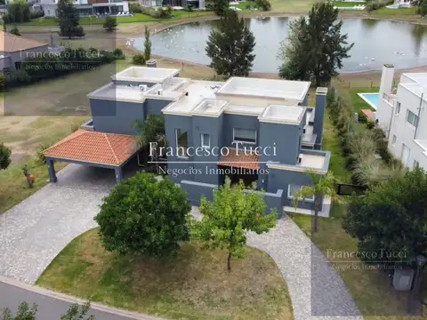 Casa en venta 7 ambientes con pileta en Terravista