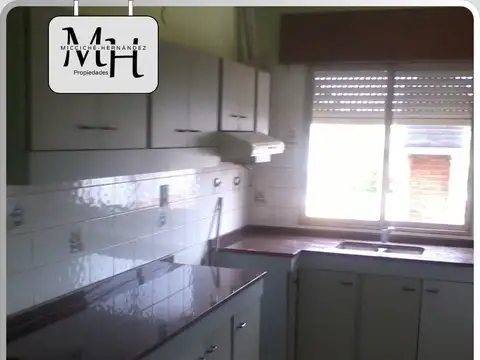 Departamento en Alquiler en Barrio Remedios de Escalada de San Martín, $ 650.000