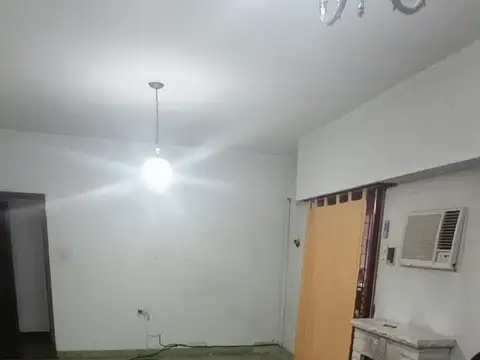 El Salvador 200, Piso 1