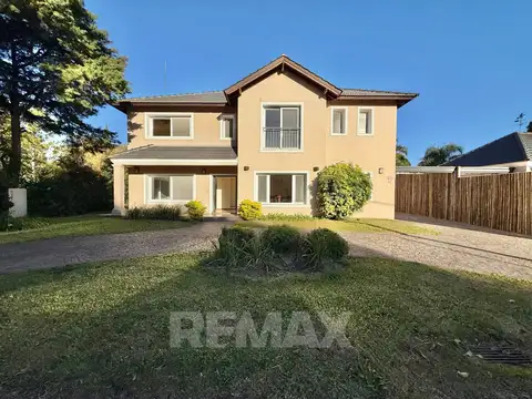 Casa 7 ambientes con 5 baños