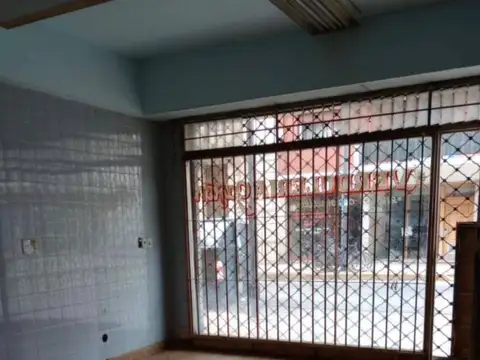 Local en Alquiler en Monserrat, $ 800.000