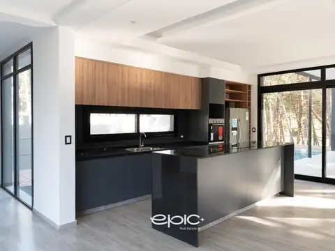 Venta casa 7 ambientes. Villarobles