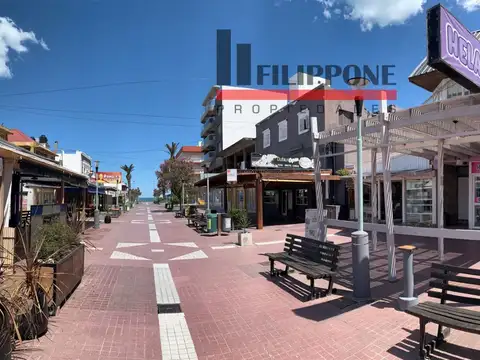 Local comercial en Peatonal Monte Hermoso