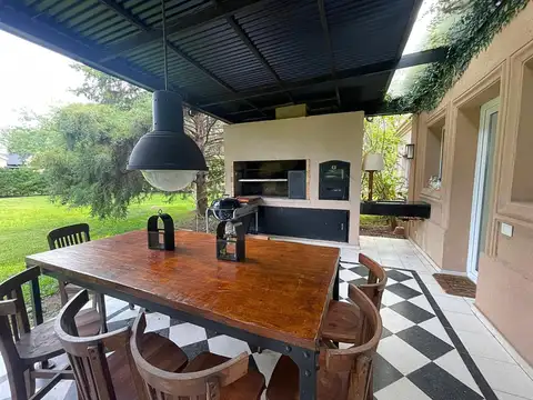 Casa 5 ambientes con 3 baños