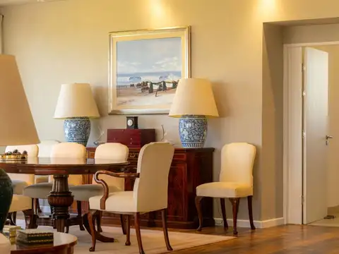 Casa en Venta con 3 cocheras