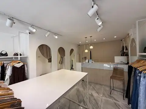Local comercial sobre la calle Videla