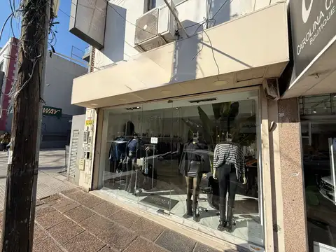 Local comercial sobre la calle Videla
