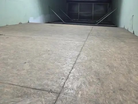 MUY BUEN LOCAL C/ENTREPISO Y BAÑO!