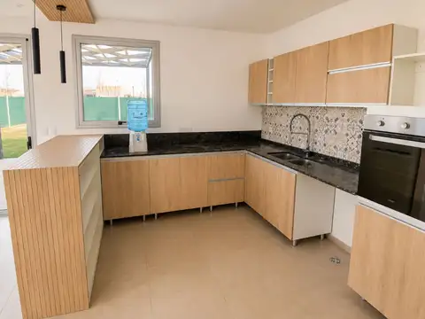 Casa 4 ambientes con 3 baños