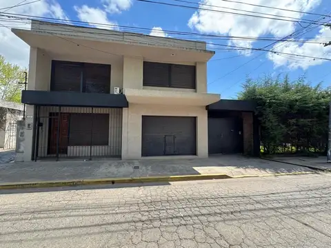 VENTA CASA+DUPLEX+LOCAL EN EL CENTRO DE PILAR