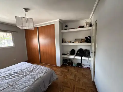 Casa 8 ambientes con 4 baños