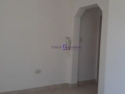 Departamento de 2 ambientes en primer piso con balcón