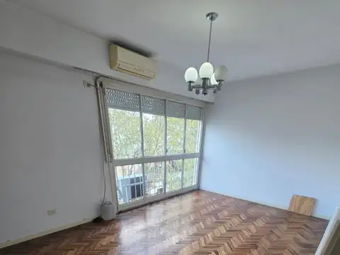 Departamento 3 ambientes frente balcon en esquina