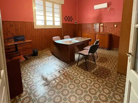 Casa 7 ambientes con 1 baño