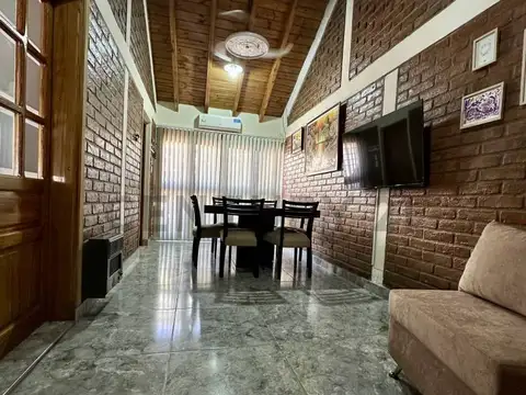 Casa 6 ambientes con 2 baños
