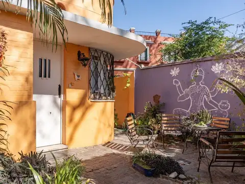 Casa 7 ambientes con 2 baños