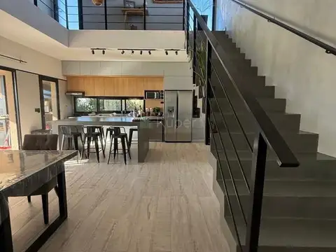 Casa 4 ambientes con 4 baños