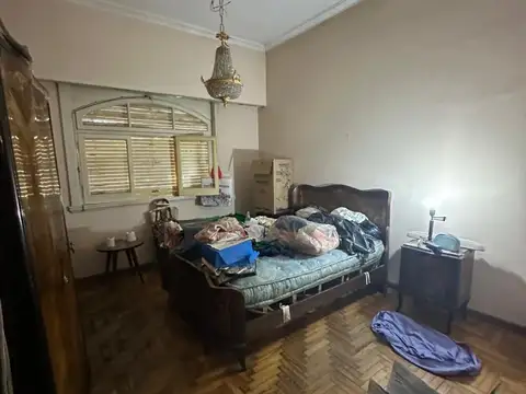 CASA 4 AMB. IDEAL CONSTRUCTOR SOBRE LOTE DE 8,84 X 28,90 SE PUEDE CONSTRUIR 8 PISOS