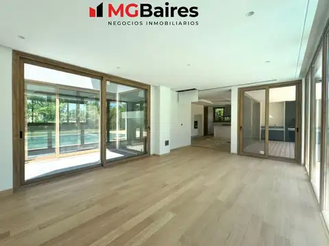Casa en Venta con 6 cocheras