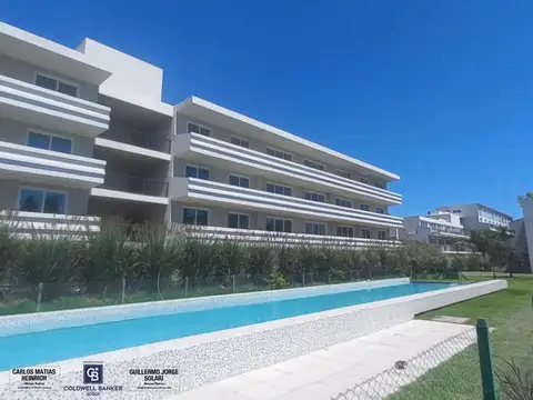 Venta de Duplex 4 ambientes en planta baja con balcón, jardín y parrilla en Saravi Village, Pilar