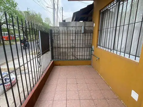 Depto Tipo Casa en Alquiler en Burzaco, $ 500.000