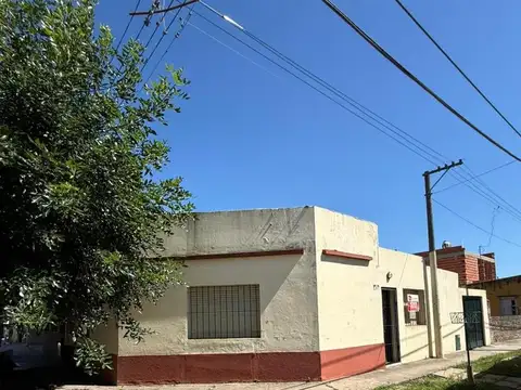 Casa en venta en San Pedro | 2 habitaciones, patio y garaje