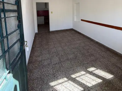 Casa en venta en San Pedro | 2 habitaciones, patio y garaje