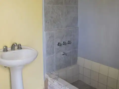 Casa 4 ambientes con 1 baño
