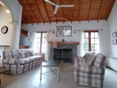 Encantadora casa en Av. del libertador Pinamar zona Golf a metros del mar