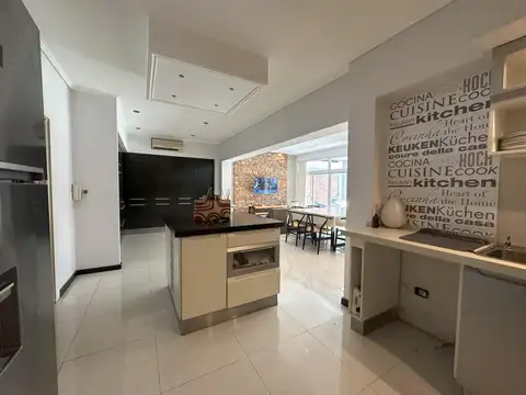 Imponenete casa en el corazon de Temperley este