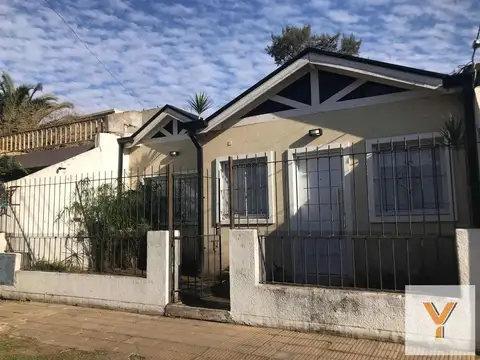 Casa en venta - 2 Dormitorios 1 Baño - 97Mts2 - Ituzaingó