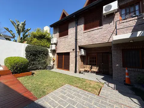 Excelente Casa 2 Plantas, Jardín, 3/4 Dormitorio, Impecable, Hermosos Detalles