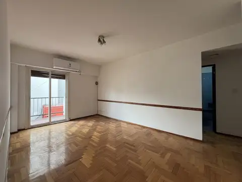Alquiler semipiso 4 ambientes c/ baulera Y balcón en Palermo Soho