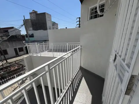 Depto Tipo Casa 2 ambientes con 1 baño