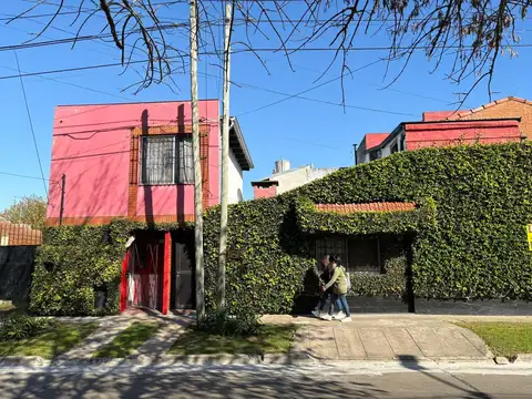 Casa 4 ambientes con 3 baños