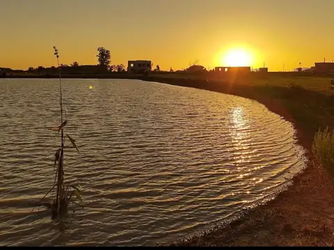 SE VENDE LOTE A LA LAGUNA EN SANTA CLARA AL SUR