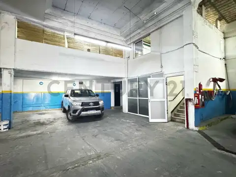 Venta de depósito Garage en Monserrat Centro