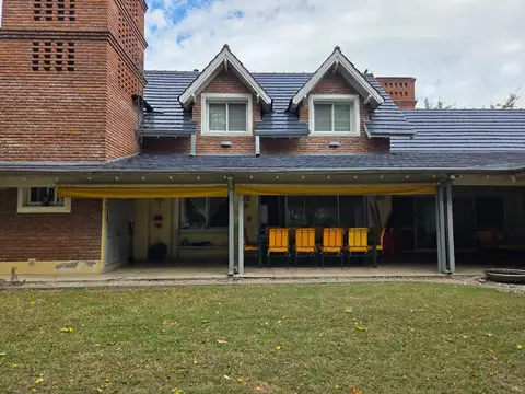 Casa en Venta con 6 cocheras