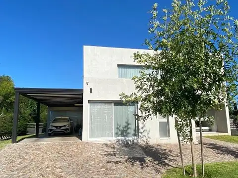 Casa en Venta en Pilar del Este - Santa Guadalupe, USD 308.000