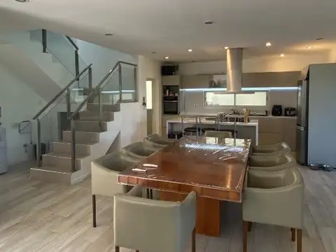 Casa 5 ambientes con 2 baños