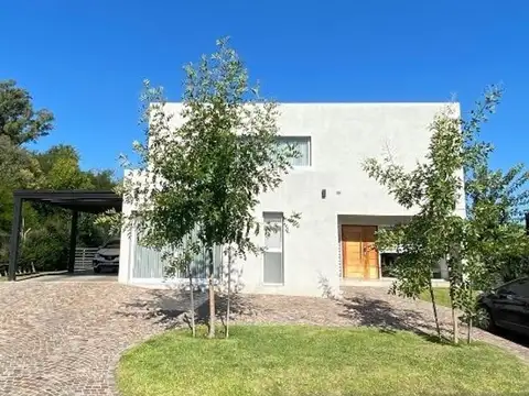Casa en Venta en Pilar del Este - Santa Guadalupe, USD 299.500
