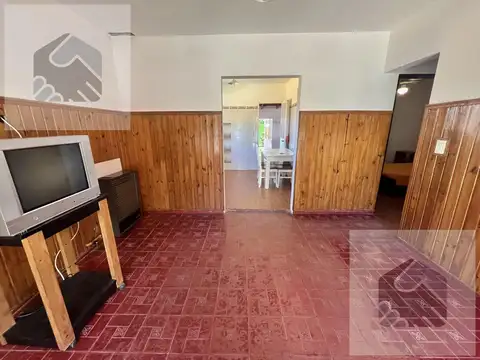 Casa 6 ambientes con 1 baño