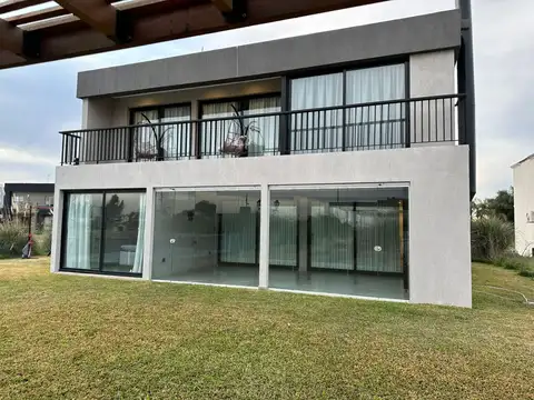 ALQUILER CASA  EN BARRIO SANTA RITA SAN VICENTE CANNING