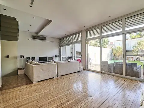 Casa en Venta con 2 cocheras