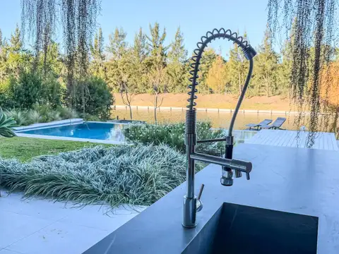 Casa 7 ambientes con 6 baños