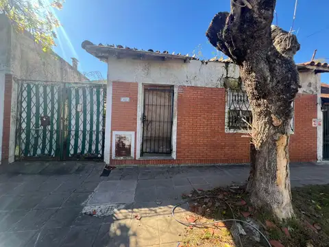 Casa 4 ambientes con 1 baño